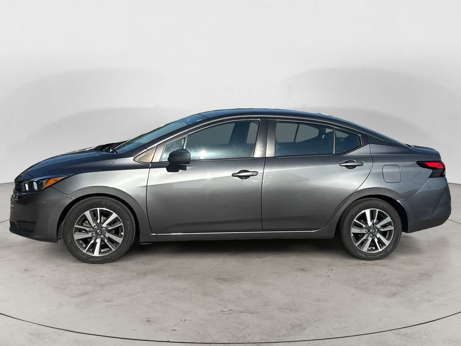 nissan versa sedan 2024 3N1CN8EV2RL880400 image nissan versa sedan 2024 3N1CN8EV2RL880400 image